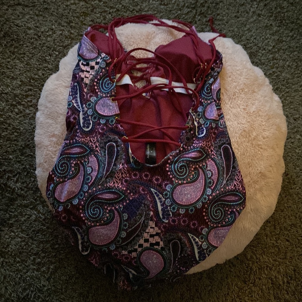 One piece - Picture 2 of 4